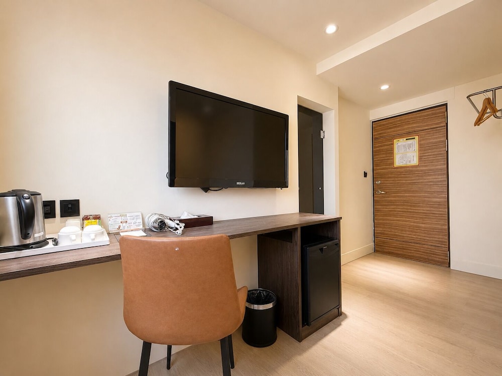 Ai-Lai Fashion Hotel 56/72