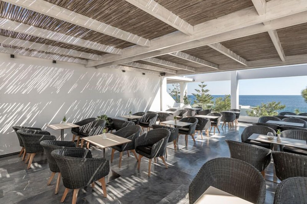 Kakkos Bay Resort 40/46