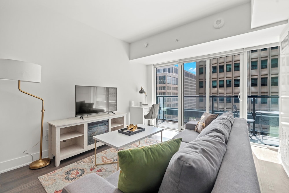 The Britt Condos in Downtown Toronto 11/35