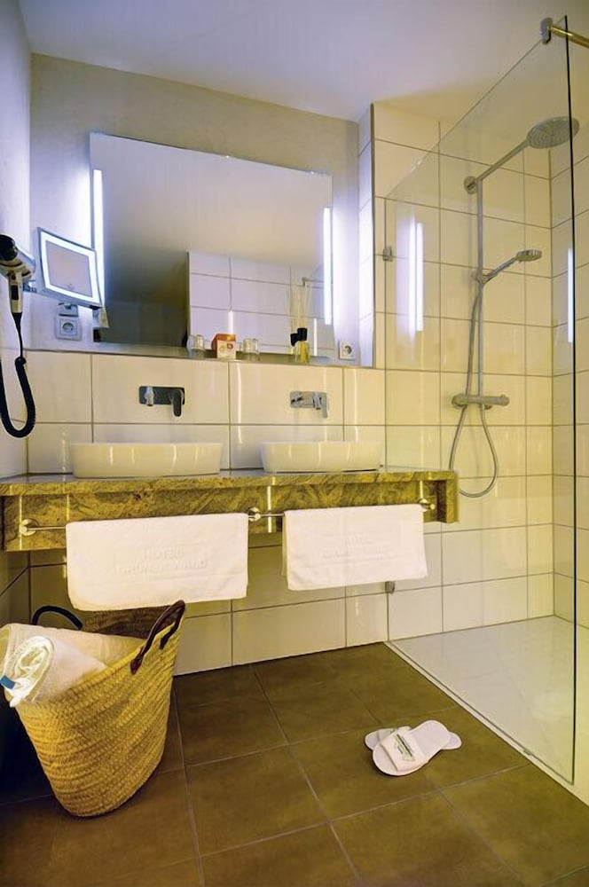 MD-HOTEL GRUENER WALD 48/48