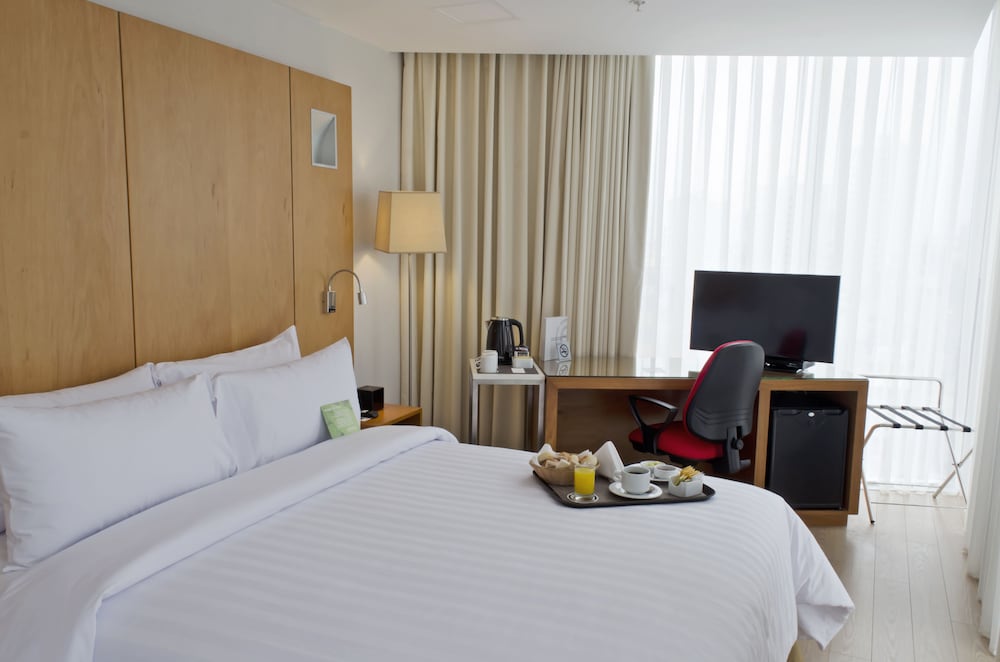 DELUXE, QUEEN BED