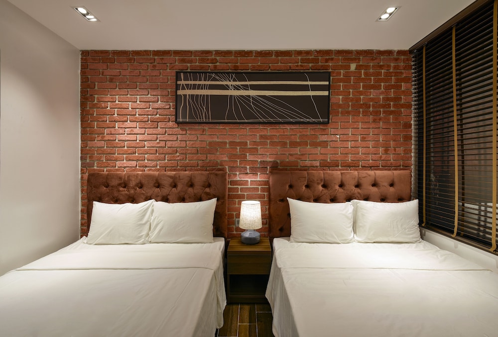 The Marron Hotel 15/50