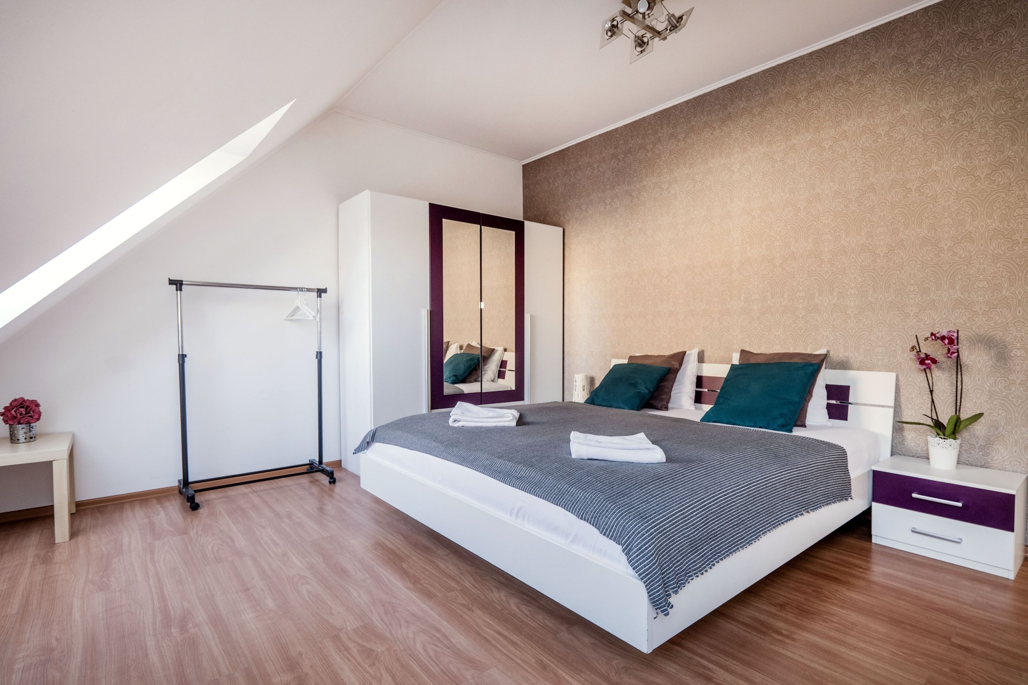3 BEDROOMS, SUPERIOR, APARTMENT, CITY VIEW, BALCONY