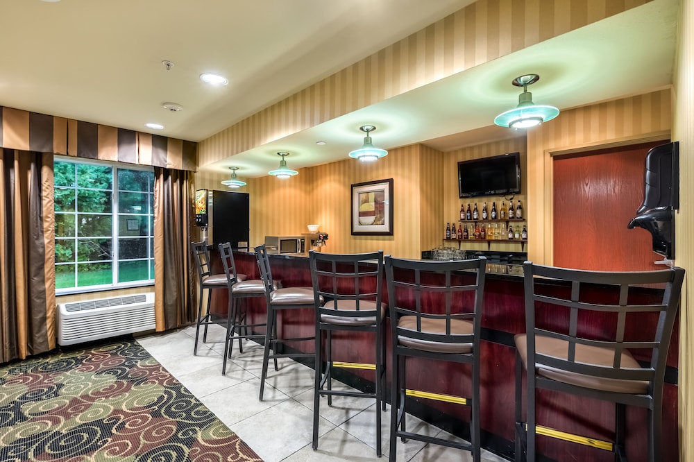 Cobblestone Inn and Suites - Vinton, IA 13/21