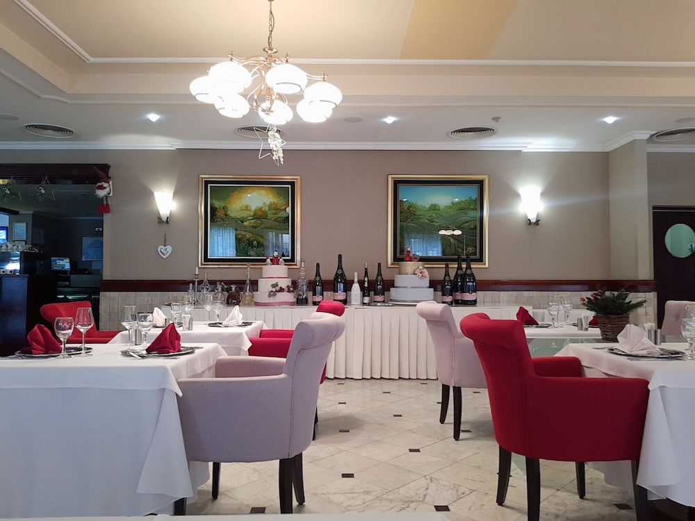 restaurant cafeteria