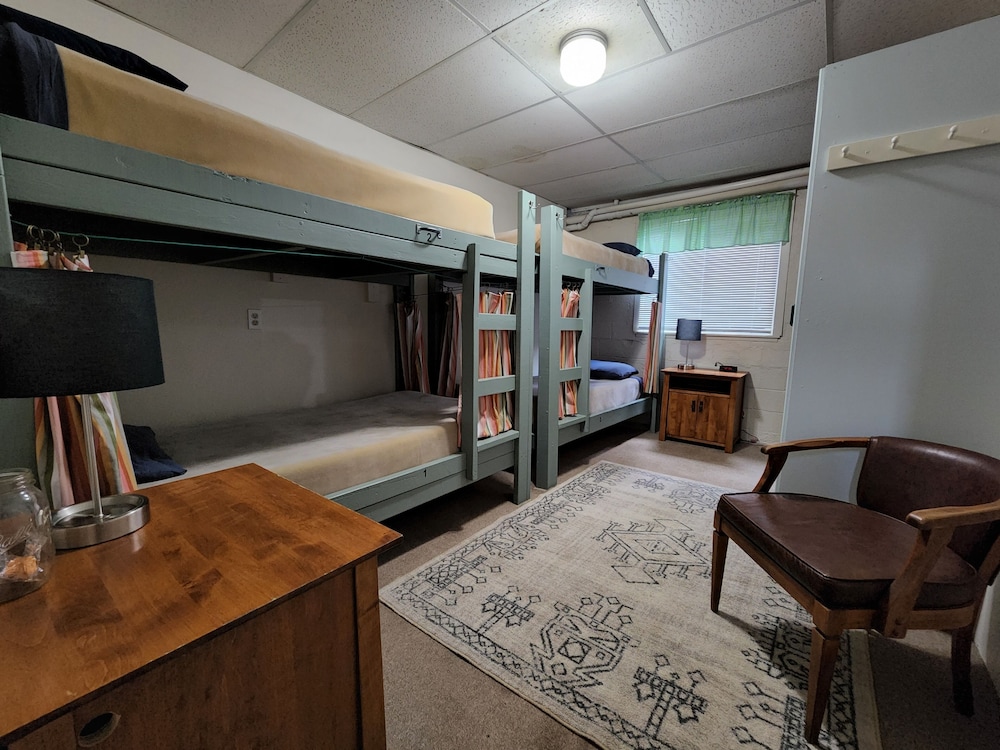 Inn the Clouds Hostel & Inn 55/75