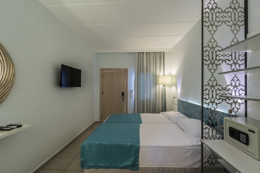 Babana Hotel 35/83