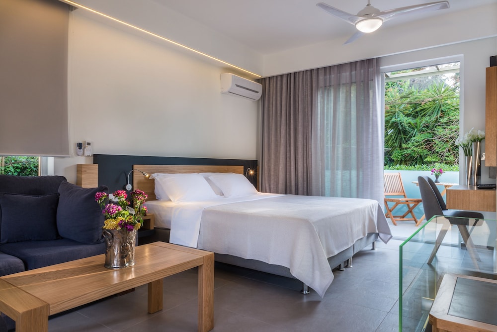 SUPERIOR, SUITE, PRIVATE POOL