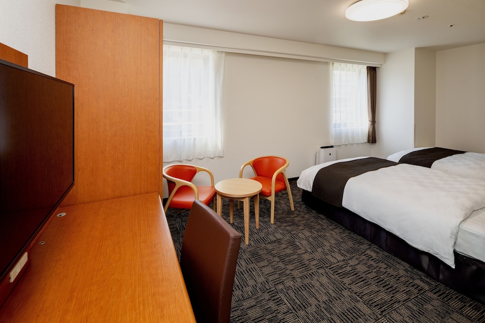 ROOM, TWIN BEDS