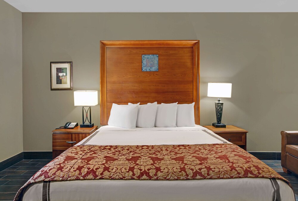 STANDARD, KING BED, KITCHENETTE