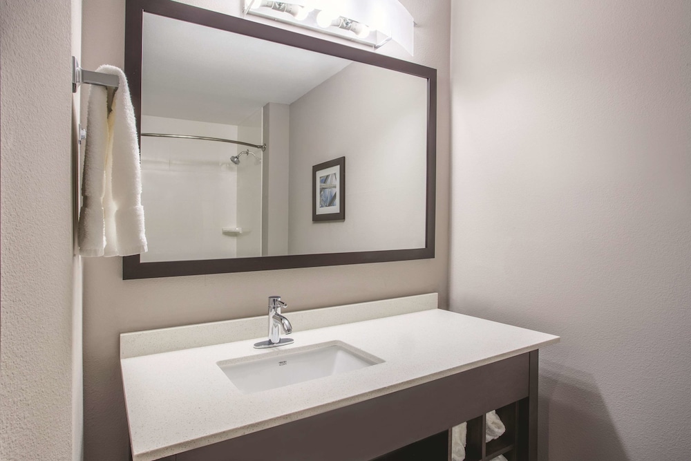La Quinta Inn and Suites by Wyndham Cullman 19/46