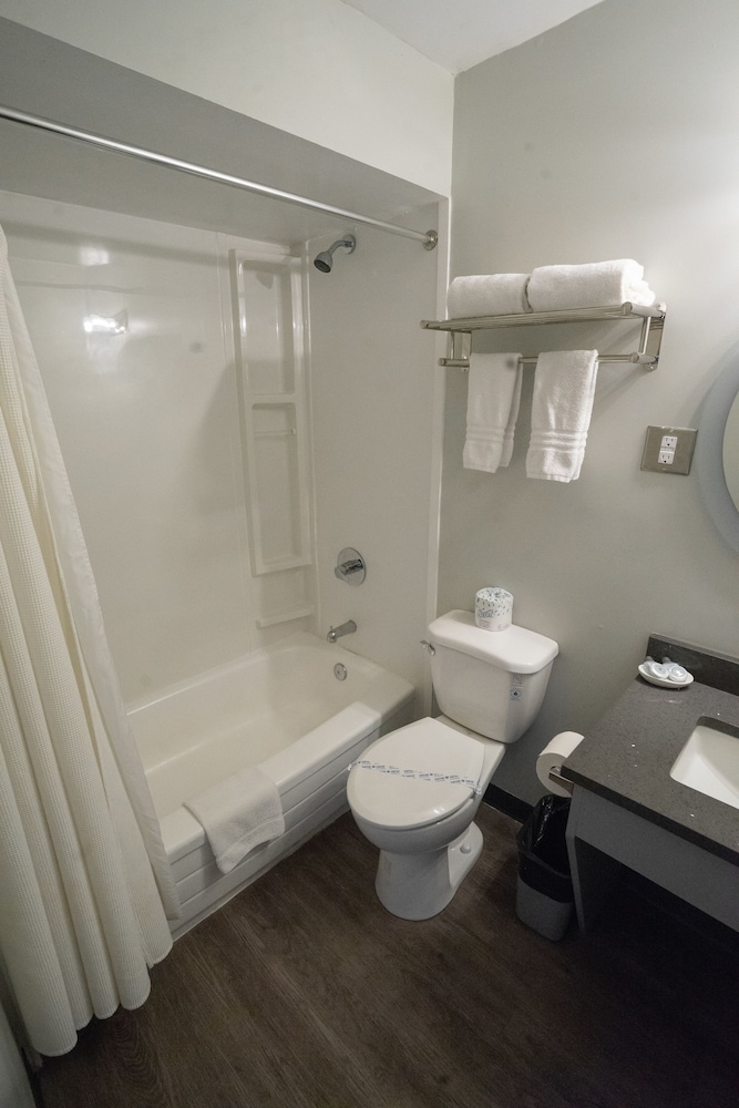 The New 401 Inn 49/50