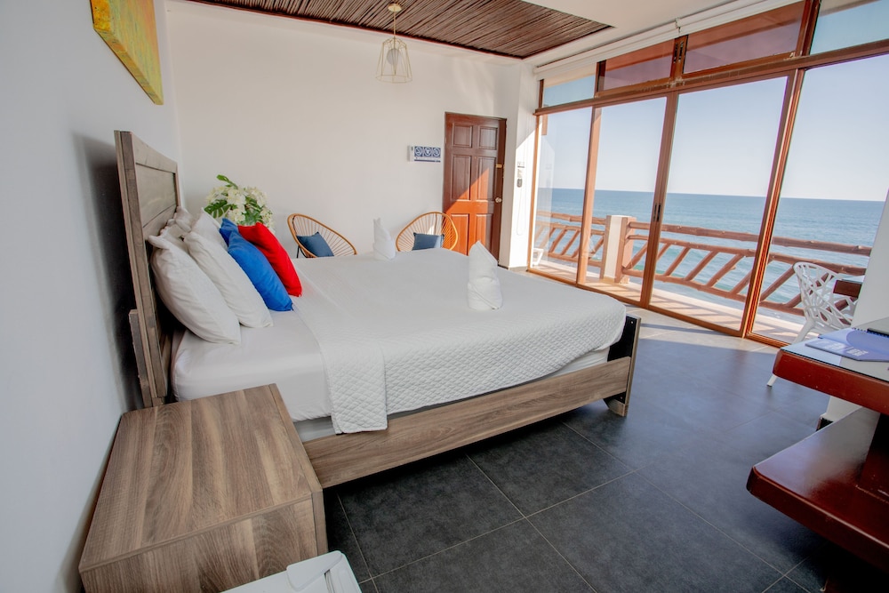 Hotel Los Farallones 18/70