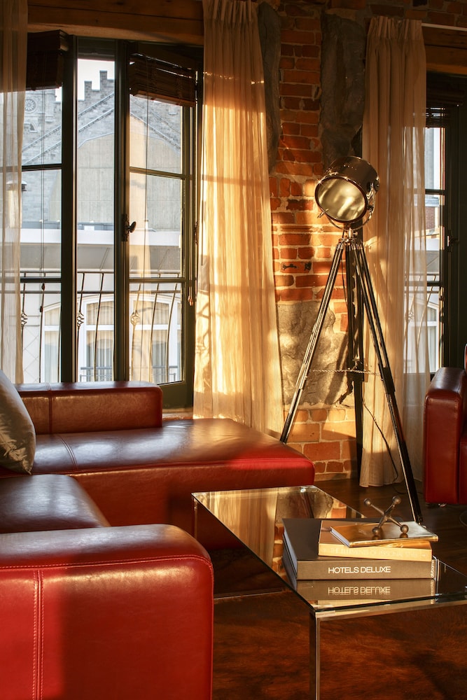 Hotel Nelligan 36/56