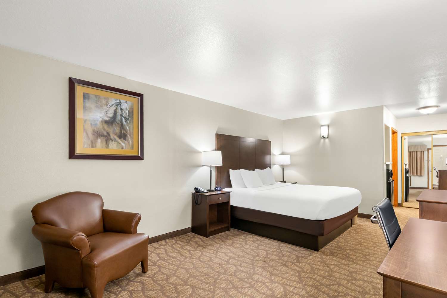 Downstairs, King Bed، Best Western George West Executive Inn 2/4