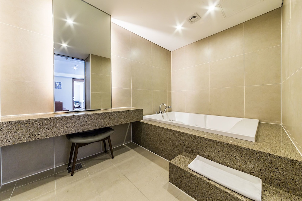 WD HOTEL 47/50