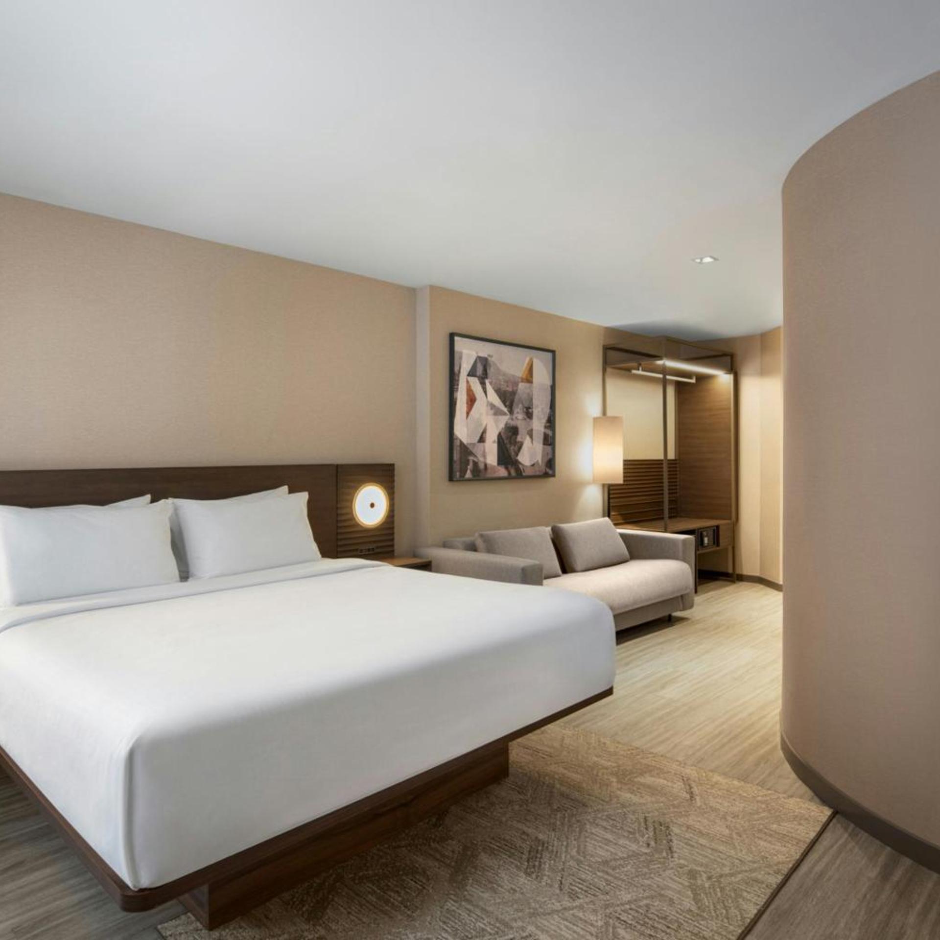 Room, King Bed, No View, Terrace Level