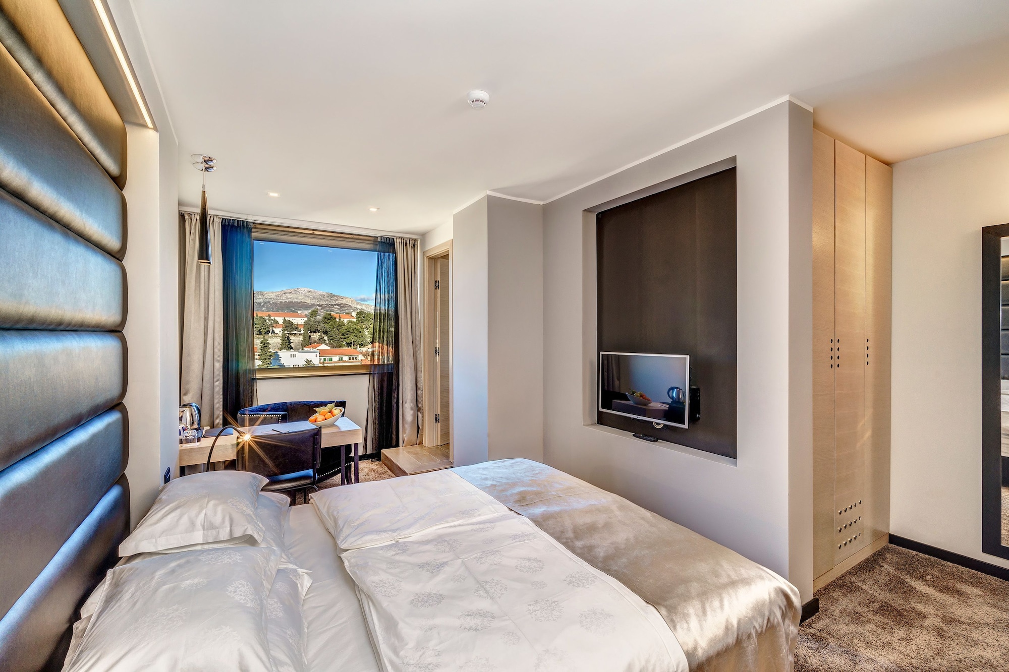 SUPERIOR, DOUBLE BED, CITY VIEW
