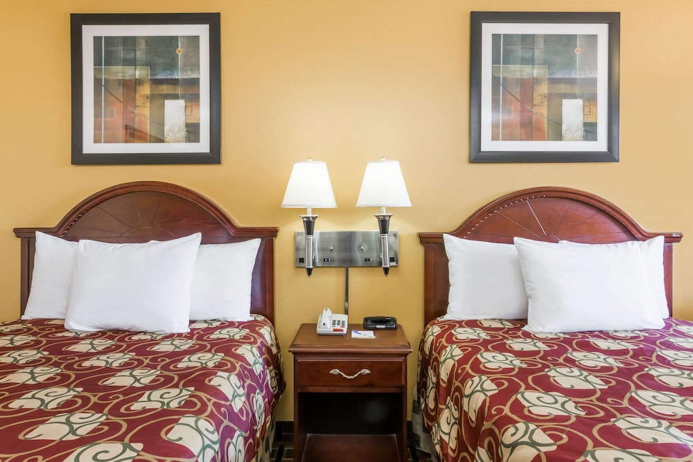 Days Inn by Wyndham Blakely 8/23