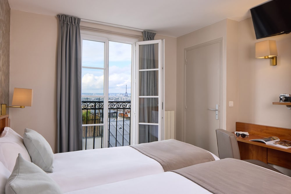 Superior, Twin Beds, Eiffel View, Balcony
