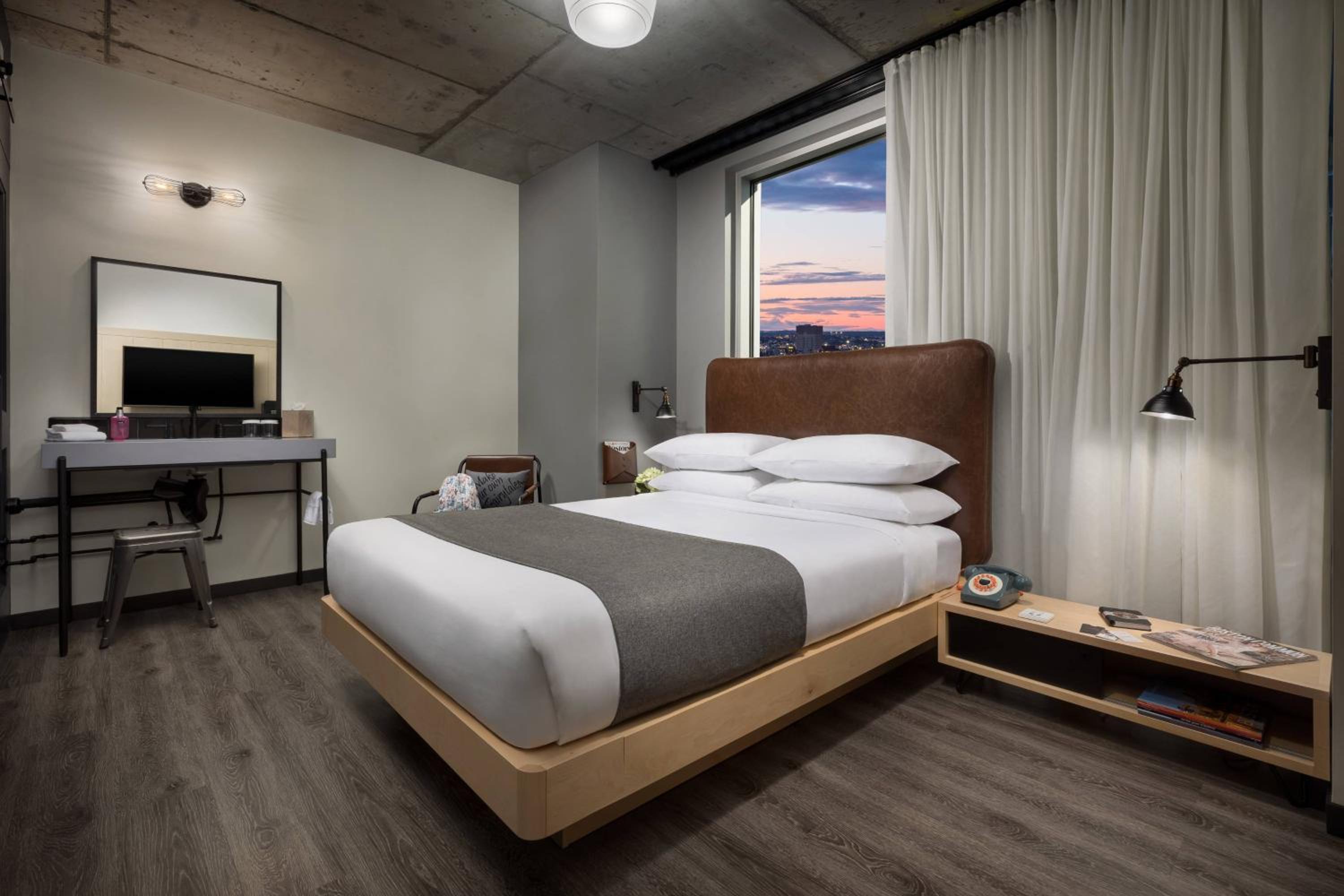 Room, Queen Bed, City View, Central Strip Strip View, Accessible
