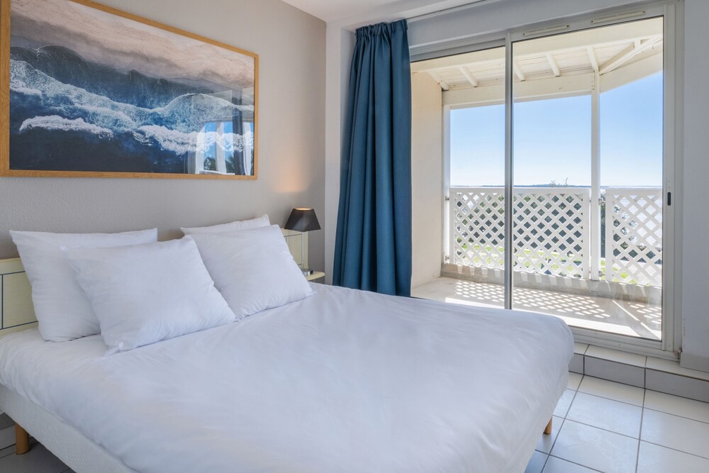 2 Bedrooms, Apartment, Double and Twin Beds, Trundle Bed, Pool or Side Sea View، LES TERRASSES DE FORT BOYARD 2/5