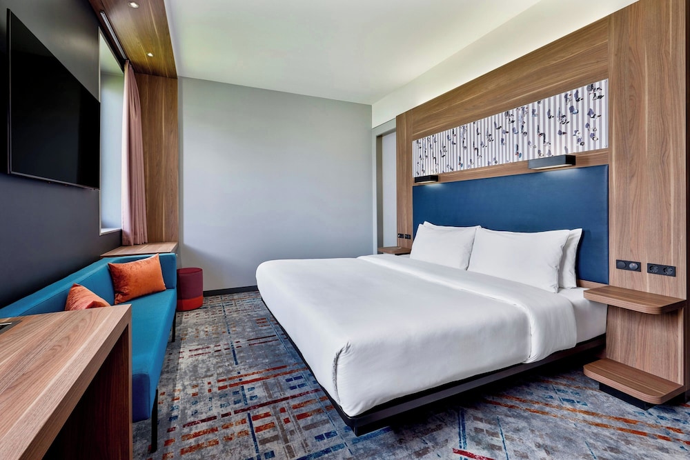 Urban, King Bed, City View