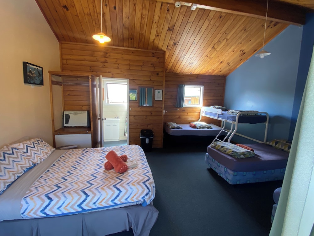 Bay of Islands Lodge 12/45