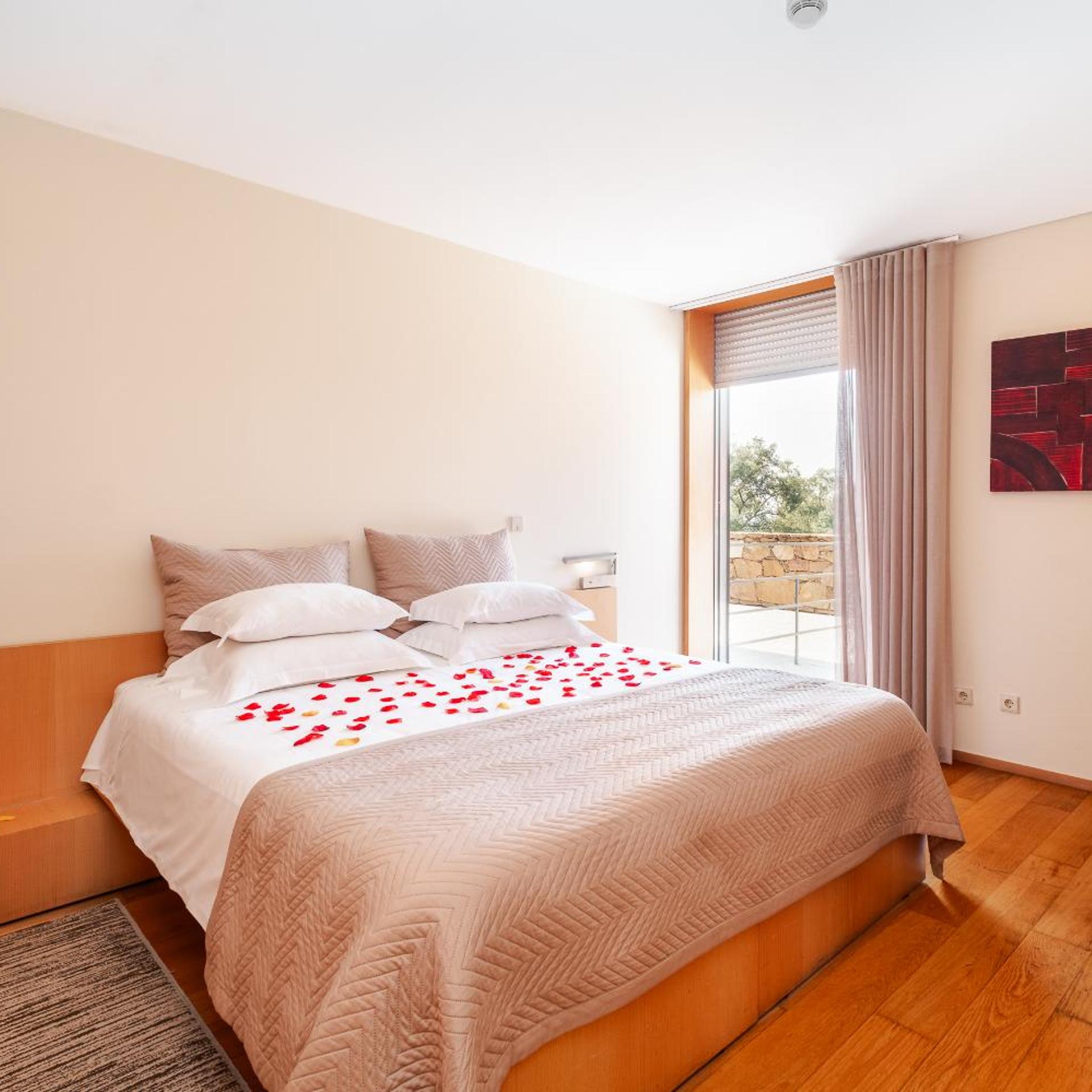 Romantic, Double or Twin Bed