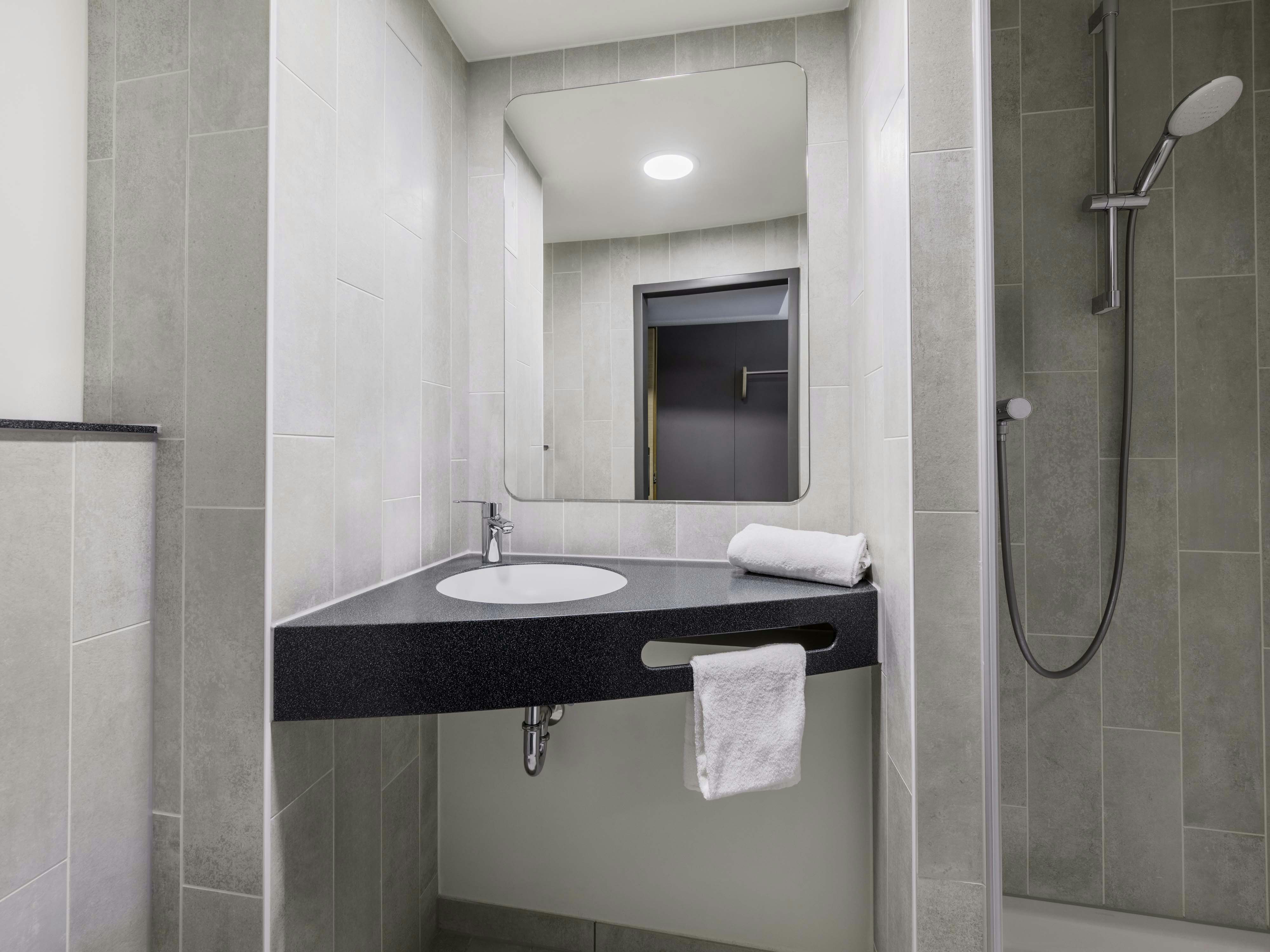 B&B HOTEL Erlangen Tennenlohe 25/27
