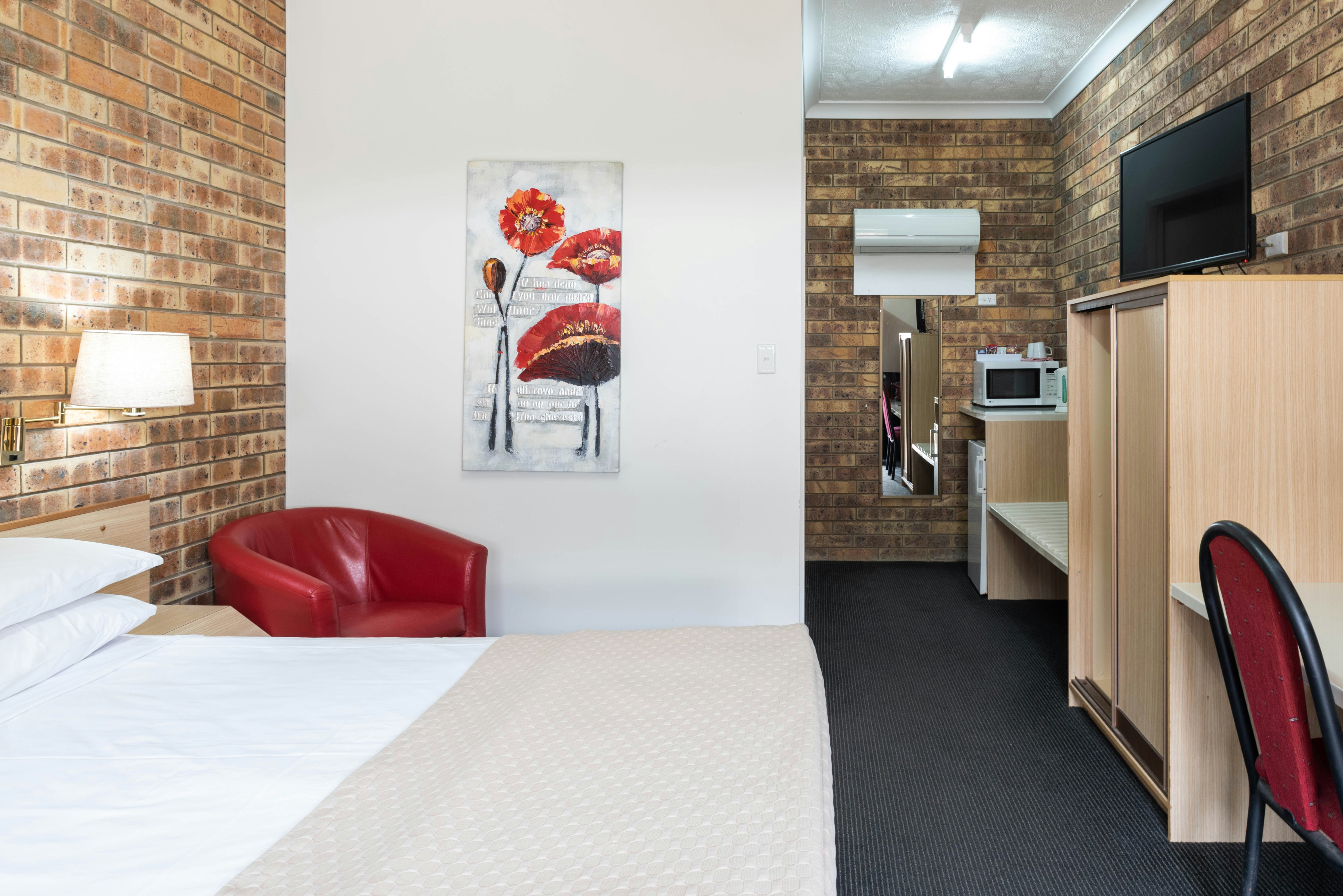 LONGREACH MOTOR INN 9/38