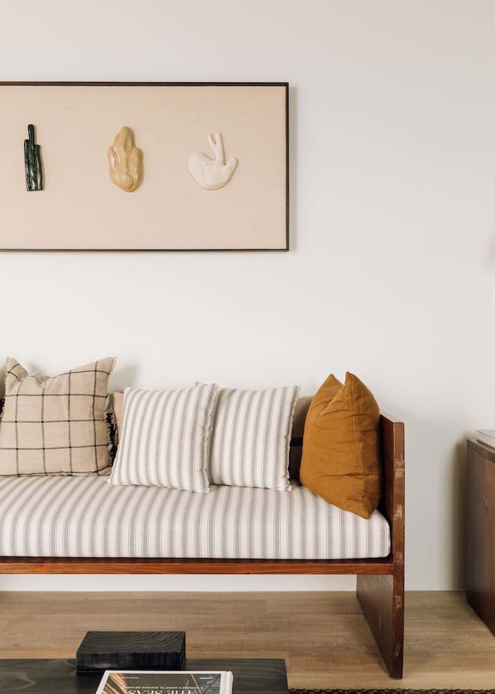 White Exclusive Suites And Villas 19/38