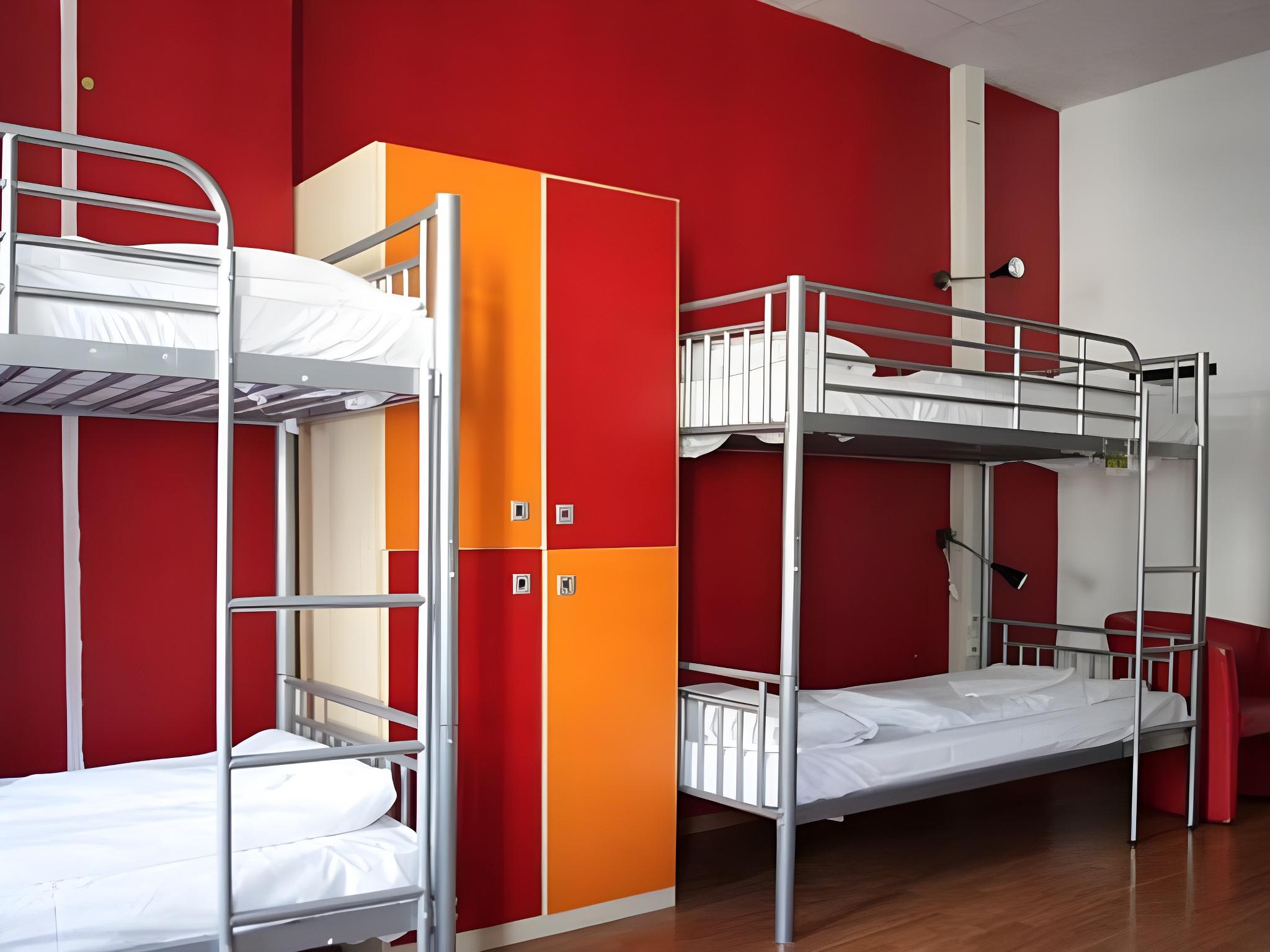 Four Poster