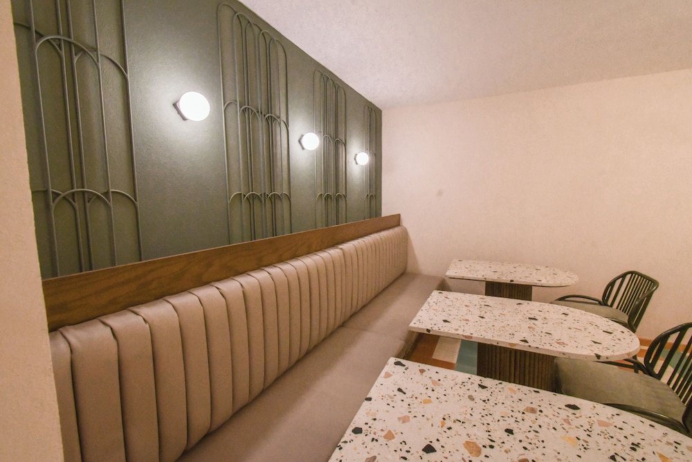 Expo Satelite Hotel and Suites 43/58