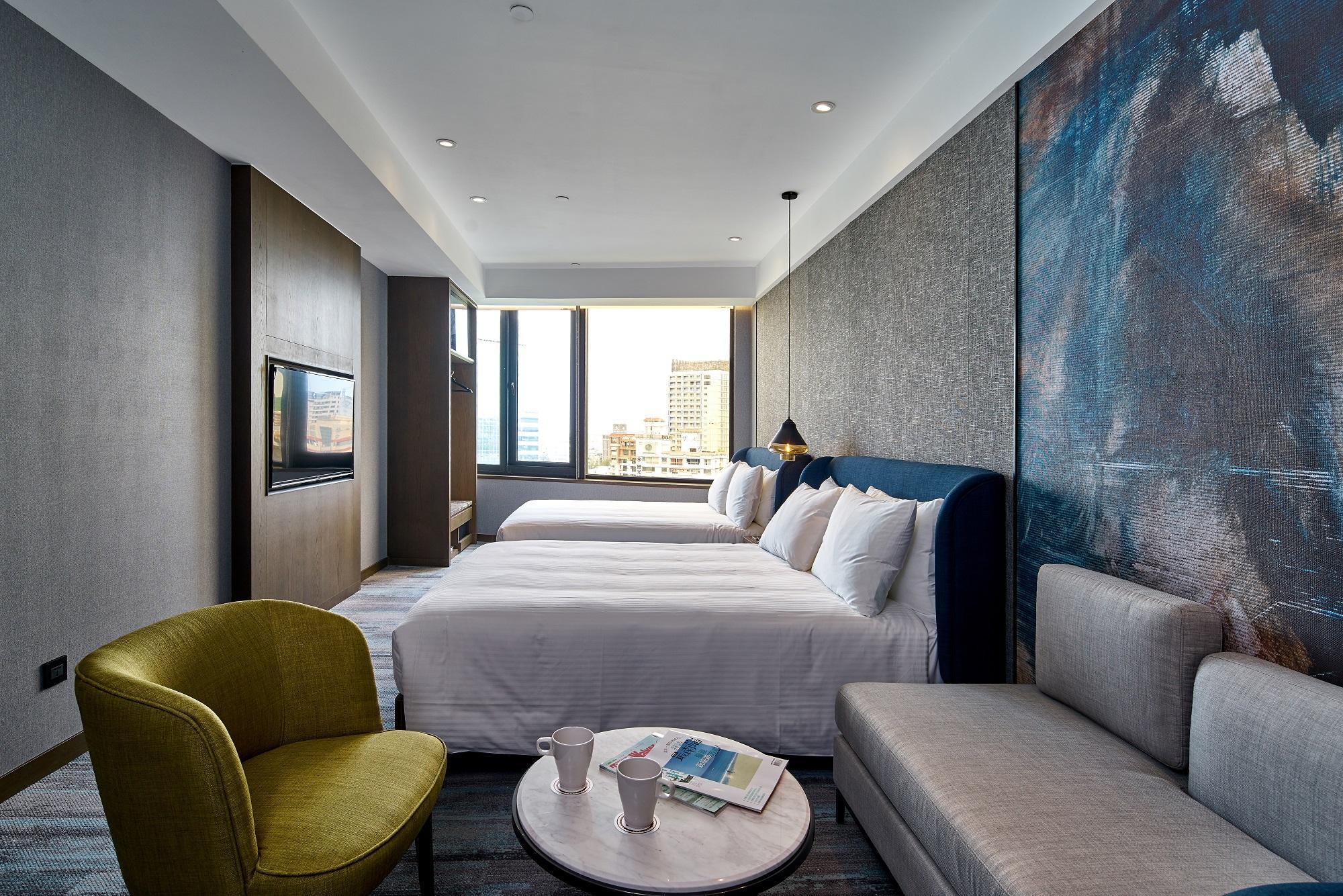 Deluxe, 2 Queen Beds, River View