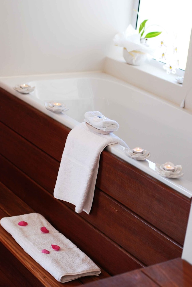 138 Marine Beachfront Guesthouse 24/50
