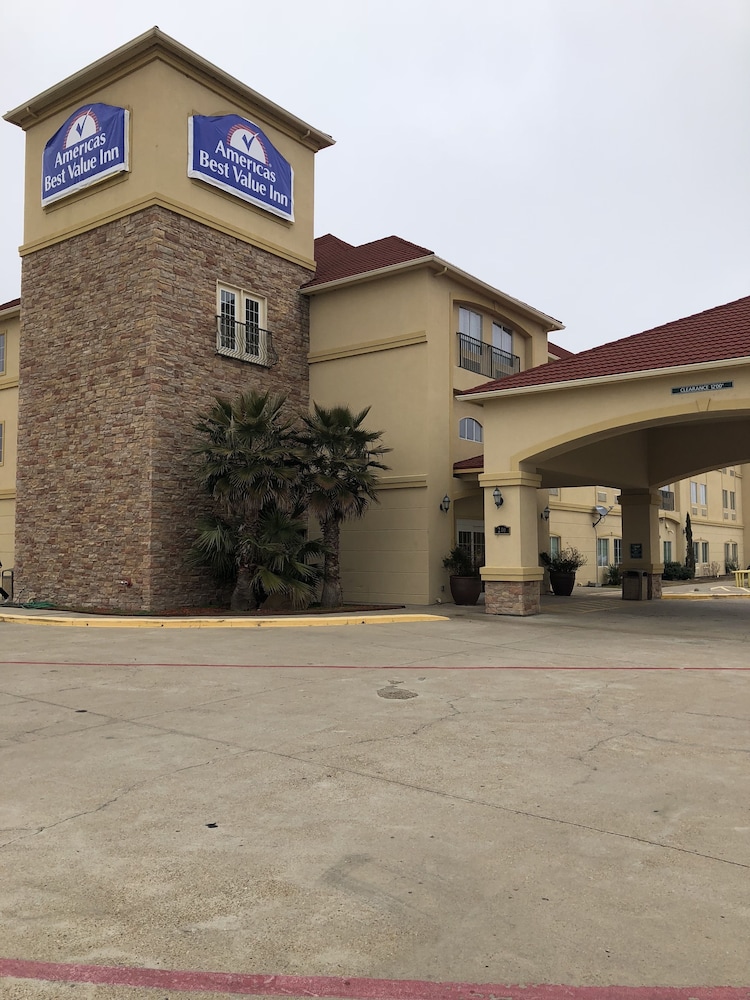 Americas Best Value Inn Suites Gun Barrel City 1/57