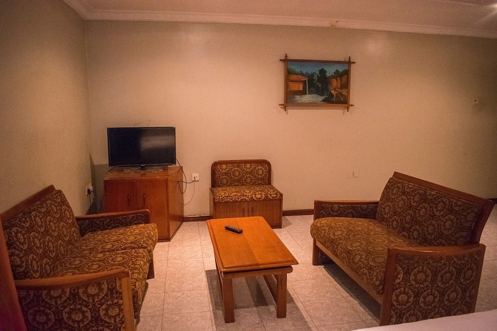 Chelsea Suites Limited 16/28