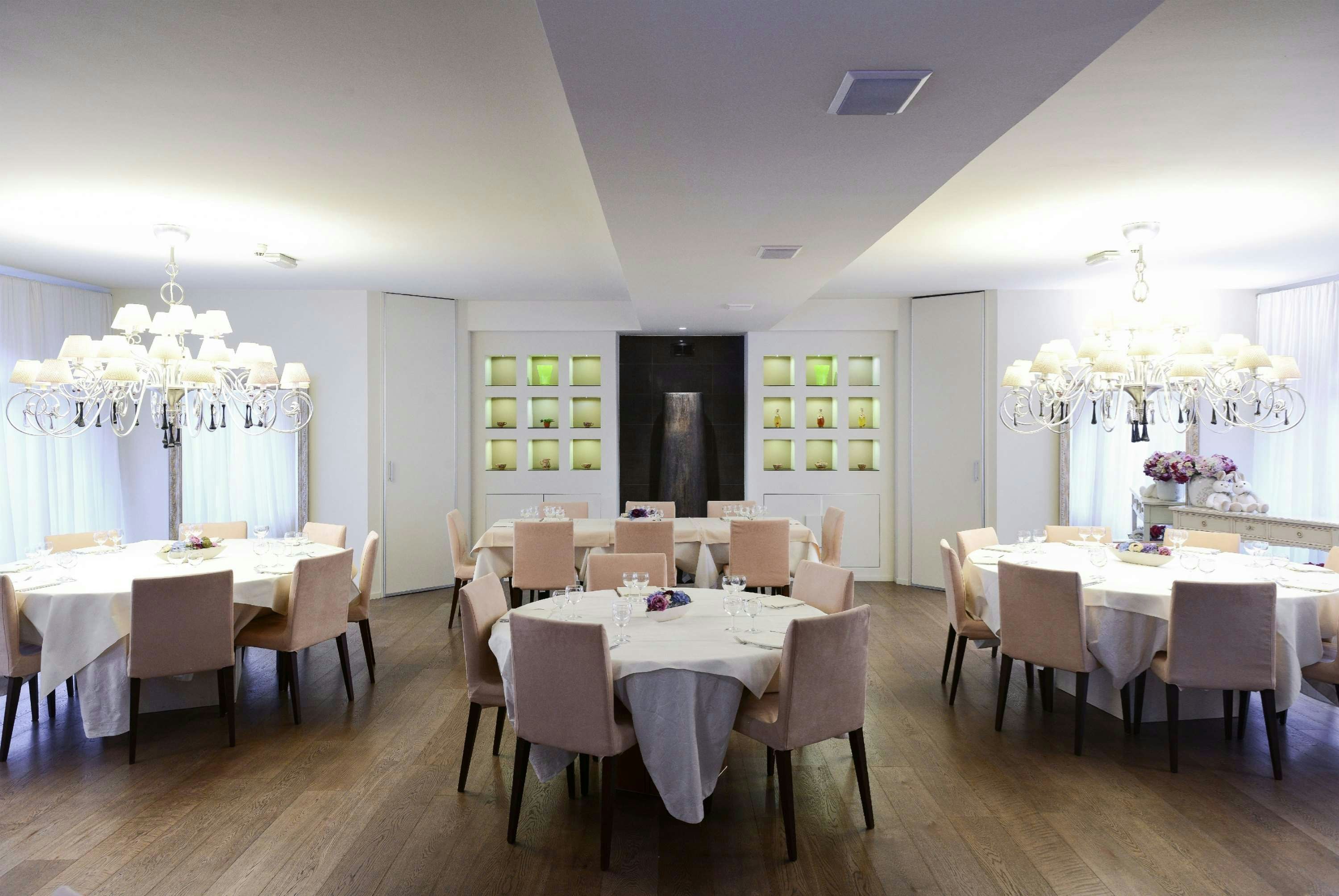 HOTEL PARIGI 2 41/48