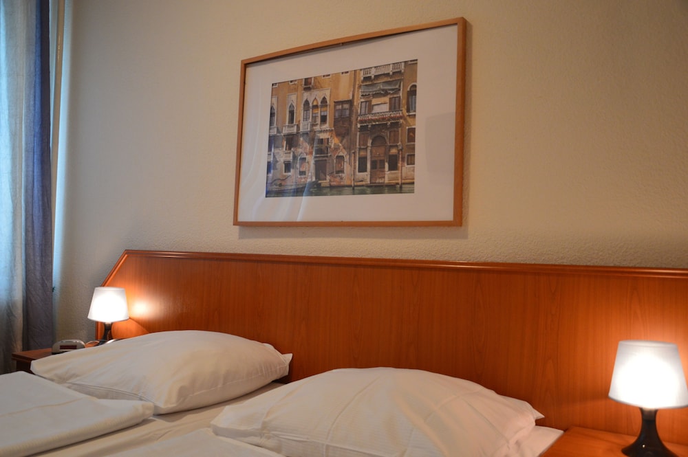 Hotel Mercedes Hamburg 28/48