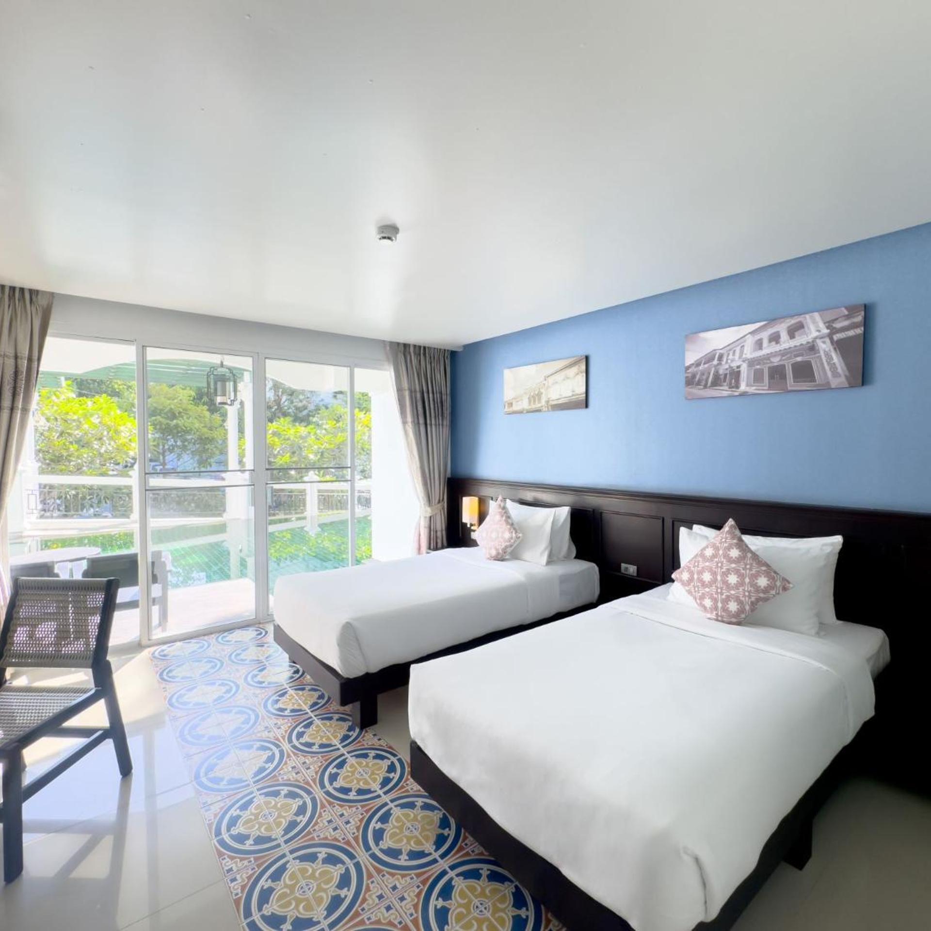 Pool Access Twin Room