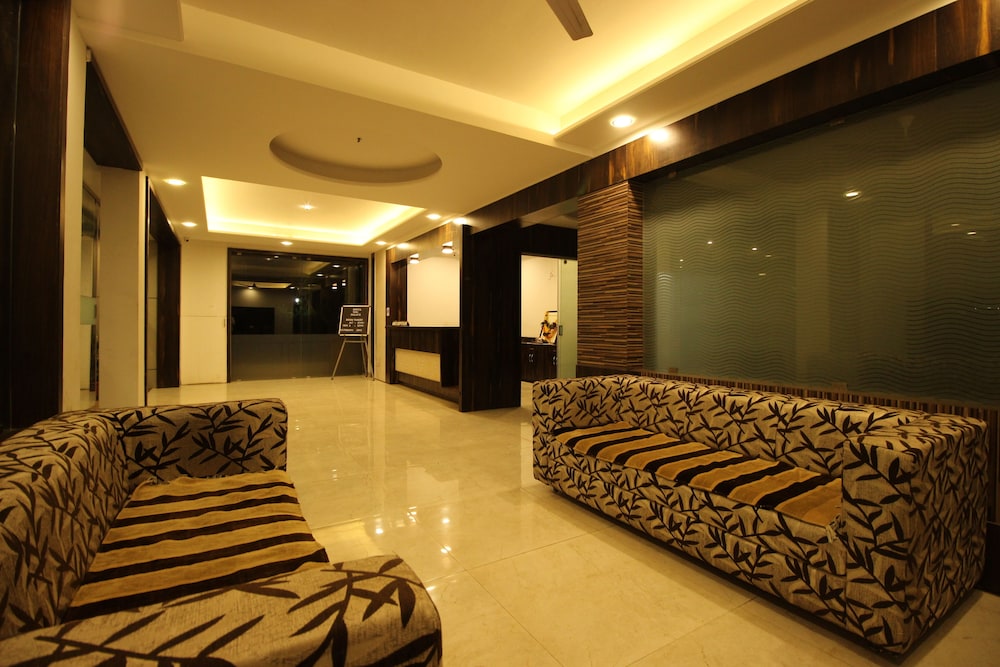 Hotel Yog Palace 35/50