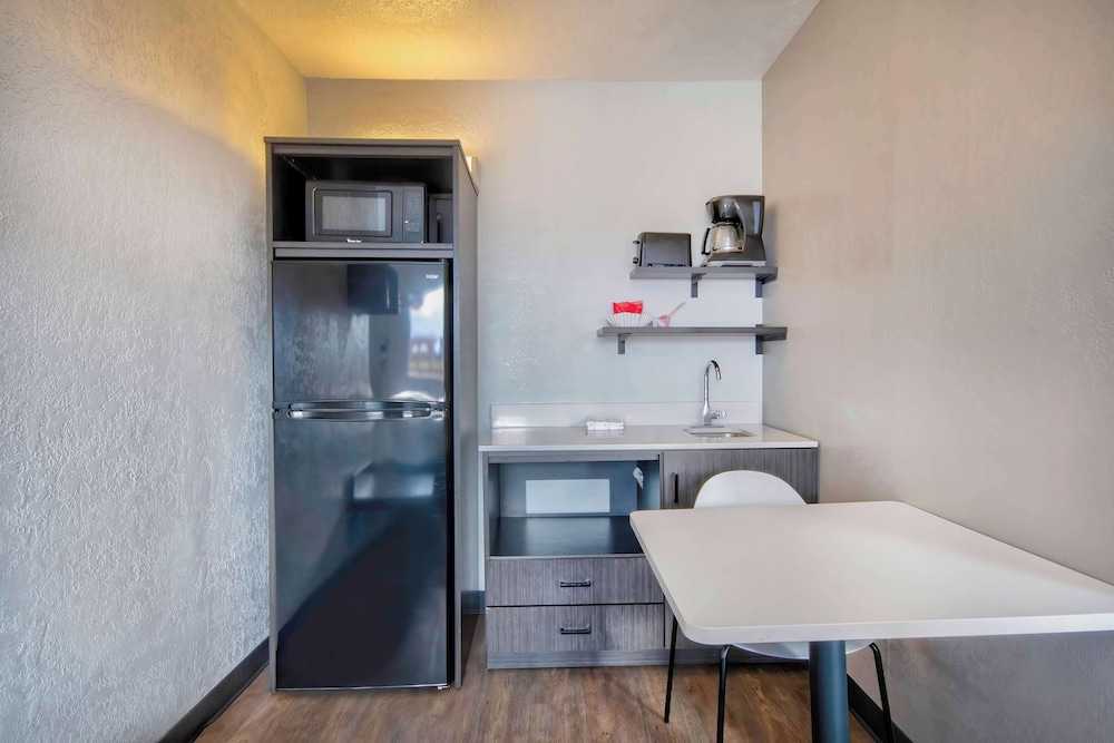 Studio6 Albuquerque, NM - Midtown 32/38