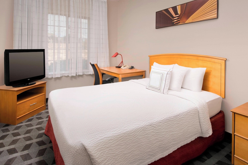 جناح بسرير كوين بغرفة نوم واحدة مع أريكة لذوي الإعاقة، TownePlace Suites by Marriott Albuquerque Airport 3/10