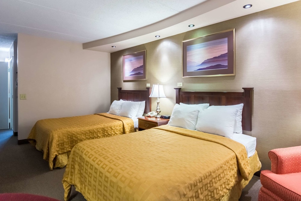 The Plaza Inn & Suites 7/28