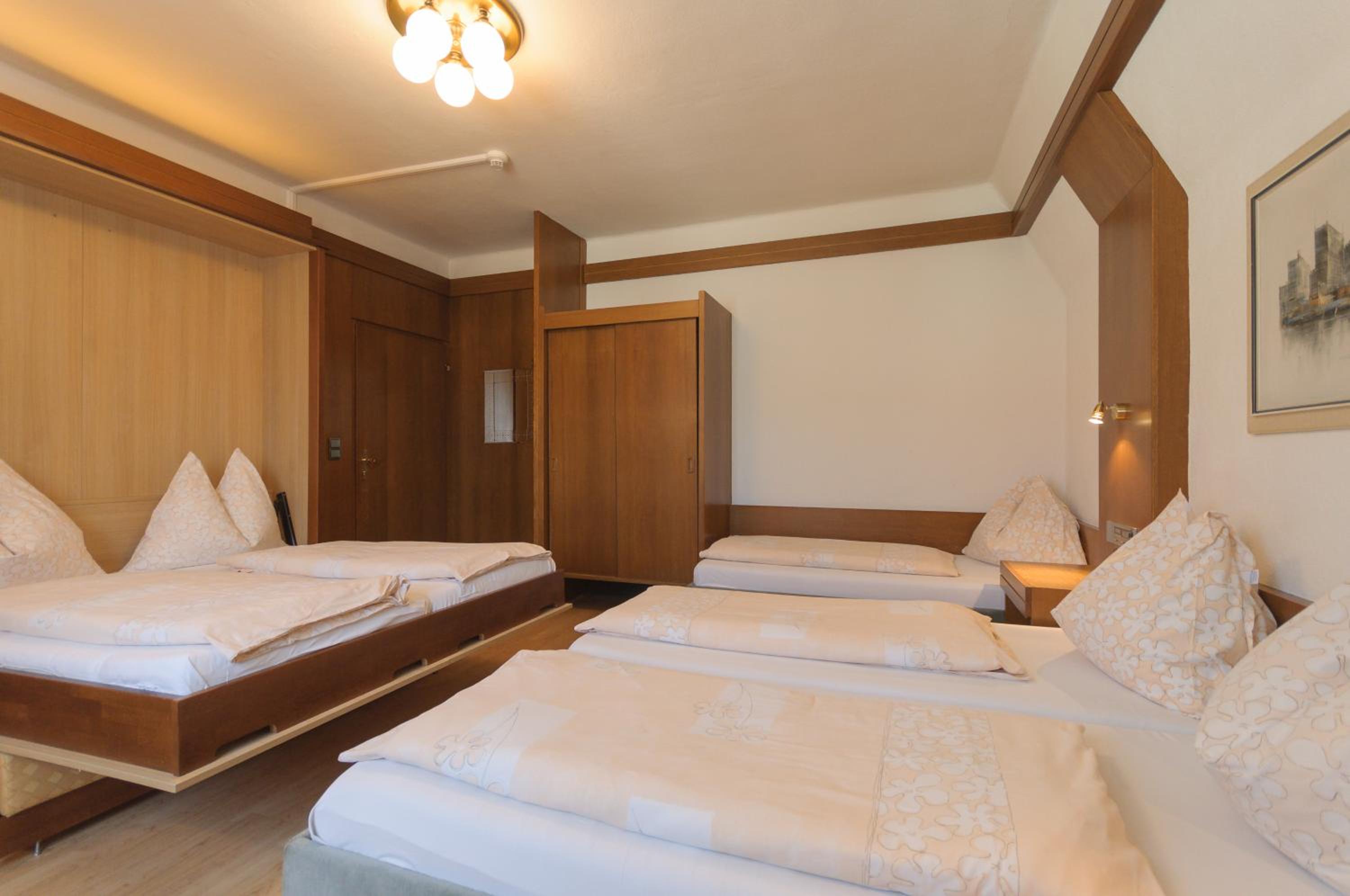 Room, Quintuple