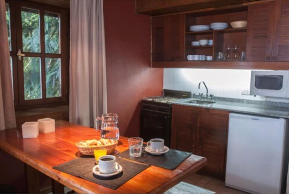 PAILAHUE LODGE & CABANAS 51/80
