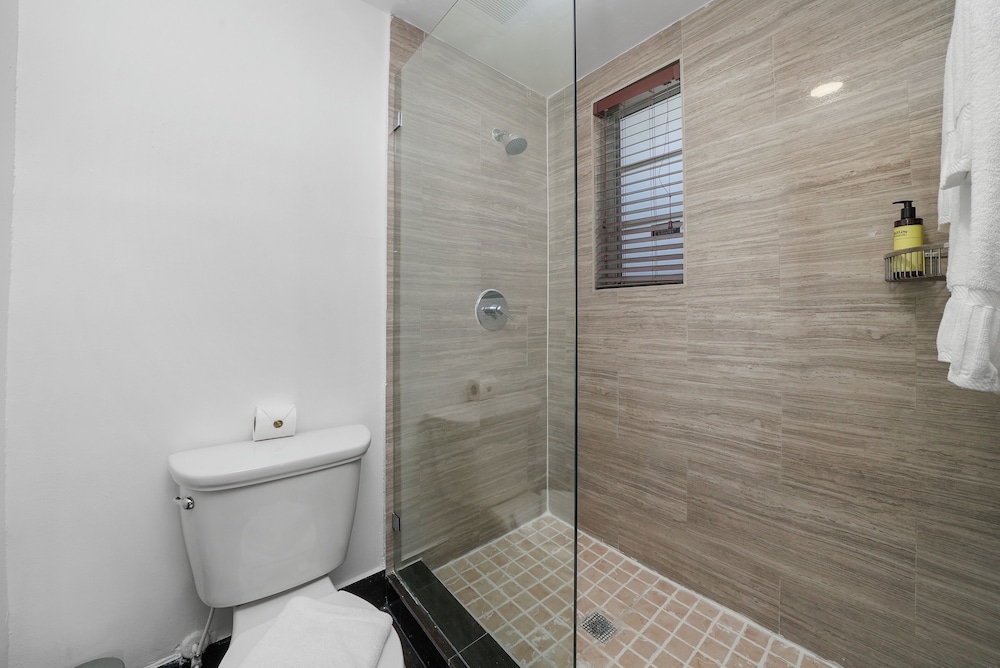 غرفة كلاسيكية بسريرين كوين، Riviera Suites South Beach 7/9