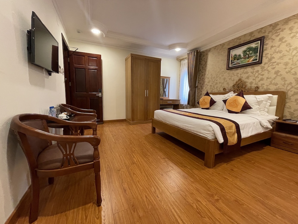 FAMILY, APARTMENT, KITCHENETTE