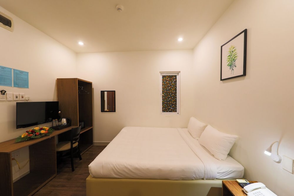 ROOM, DOUBLE BED